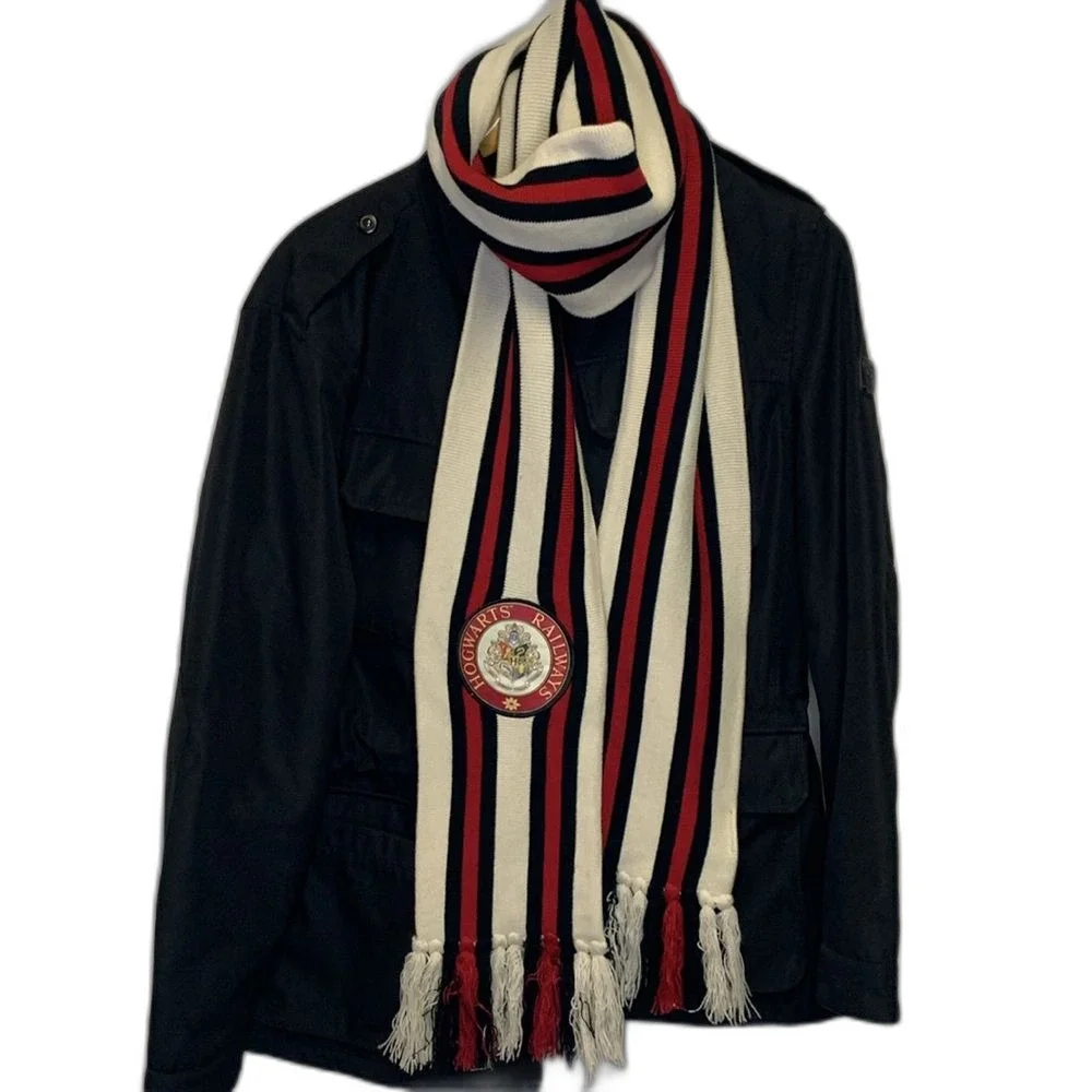 Universal Studios Wizarding World Of Harry Potter Ivory Red Black Knit Scarf